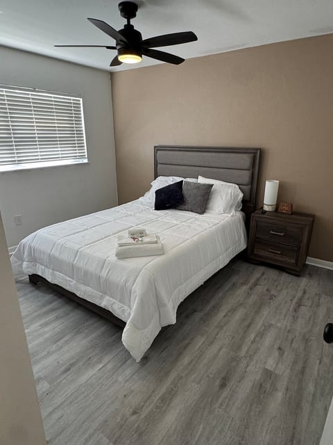 2BR/2BA; Minutes from UF/Shands/Butler Plaza image 3