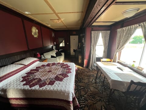 Historic Getaway In Private Room - Tavern on Site! image 2