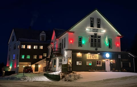 Historic Getaway In Private Unit - Tavern on Site!