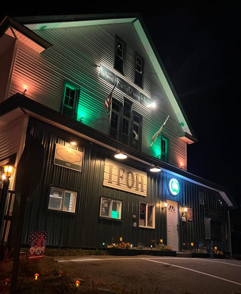Historic Getaway In Private Unit - Tavern on Site!