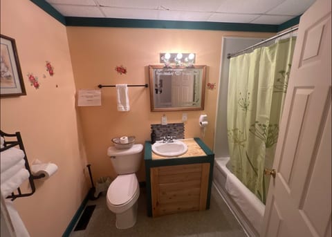 Historic Getaway In Private Unit - Tavern on Site!