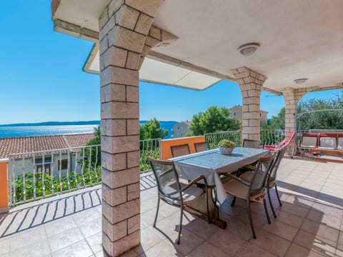 Ruhiggelegenes Apartment mit Terrasse in Strandnähe