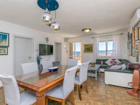 Ruhiggelegenes Apartment mit Terrasse in Strandnähe