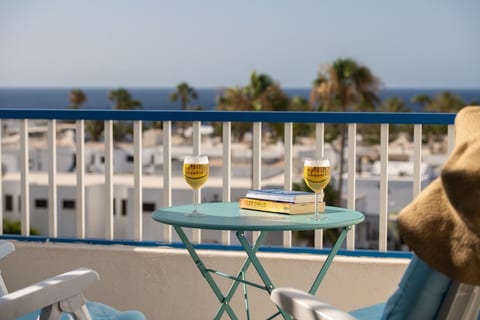 Sunrise sea view- next to the beach/wifi/AC free image 1