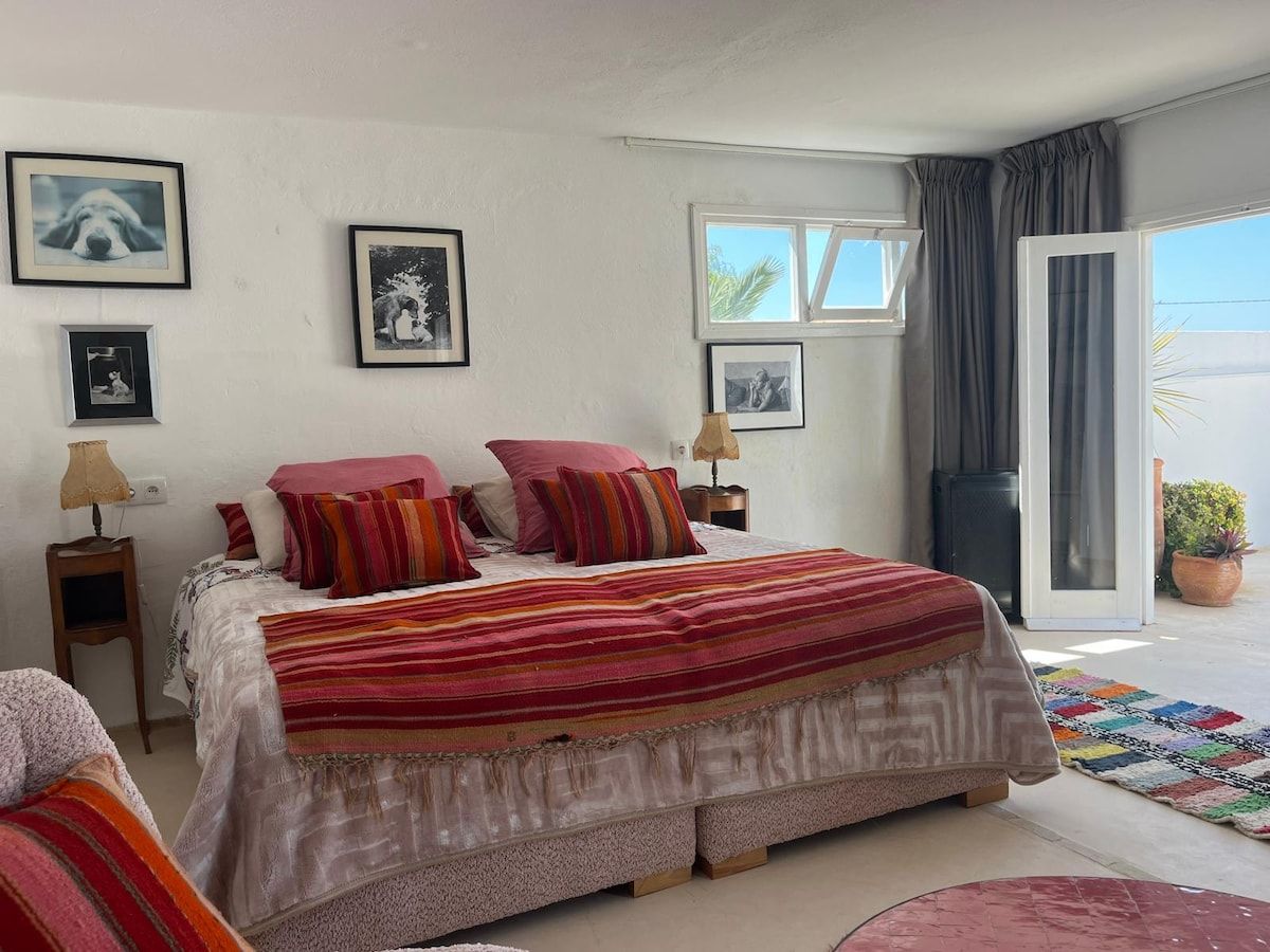 Bright and soothing room with a comfortable bed and warm decor. Perfect for relaxing and enjoying a truly peaceful stay. Dar Cocottes Chill · Pool Gardens
