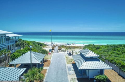 Blue Mountain beach is less than a mile away, and easy bike, walk or drive!