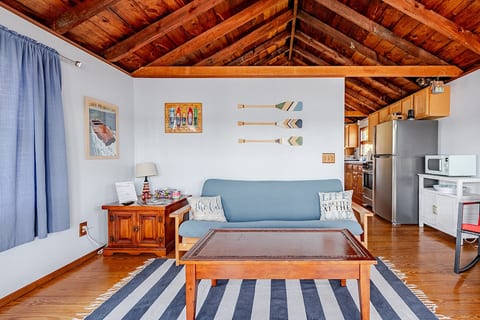 Adorable Lakefront 1 bd guest house image 1
