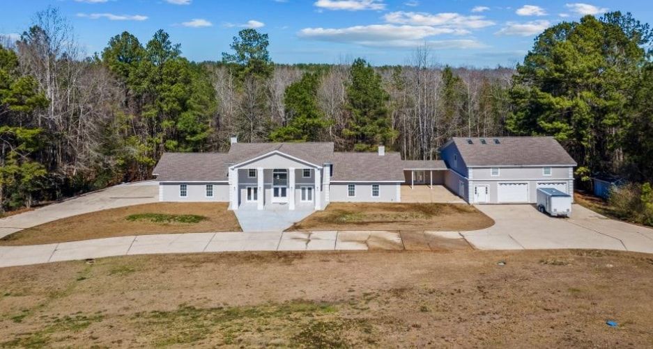 Unwind at this cozy 8 bedroom home. image 1