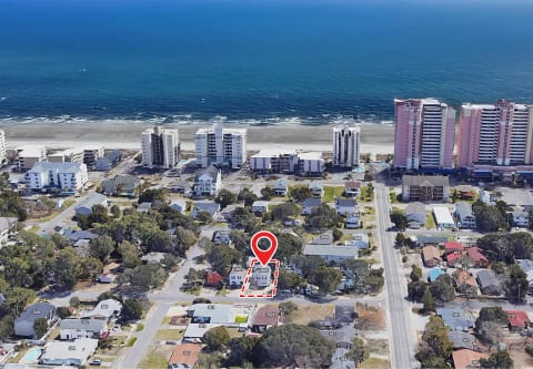 The location is a very easy 3-4 minute walk to the beach access