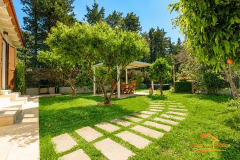 Capitana Garden Pergola near the Beach