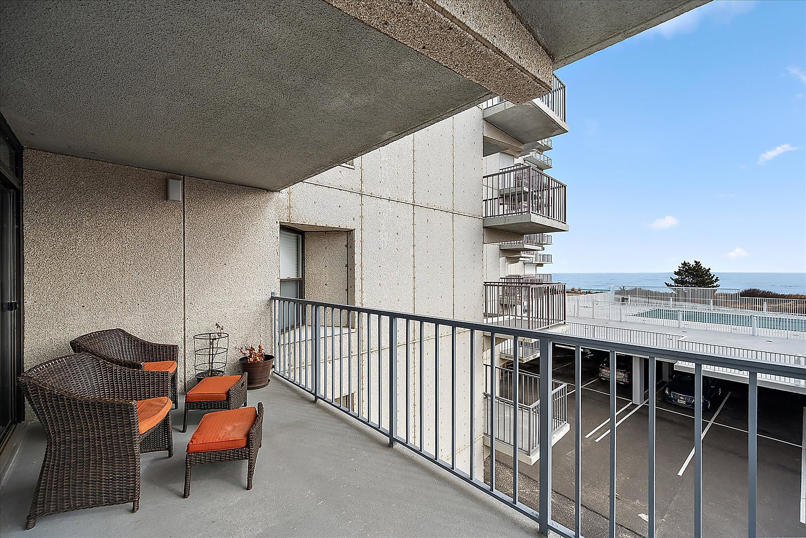 2bedrooms Sleep 8-Beachfront Condo with Direct Beach Access