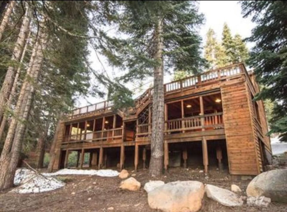 New-Powder & Pines: Donner lake/spa/ Pet-Friendly - Truckee