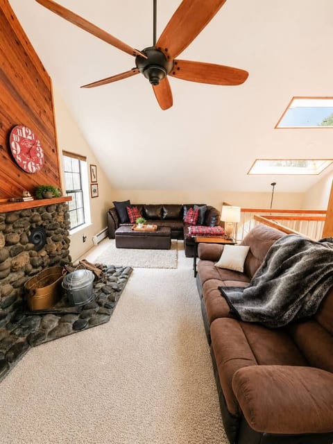 New-Powder & Pines: Donner lake/spa/ Pet-Friendly
