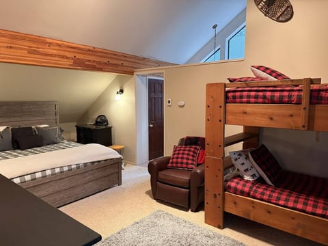 New-Powder & Pines: Donner lake/spa/ Pet-Friendly