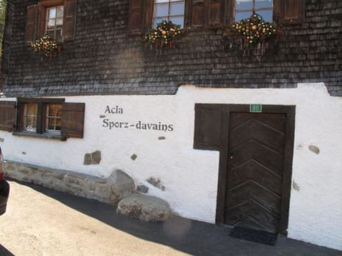 Acla Sporz Davains Appartement/Fewo, Dusche, WC, Wohn-/Schlafraum