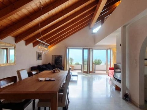 Heidi Holiday - Grand Maisonette-Attica, (Jenins),