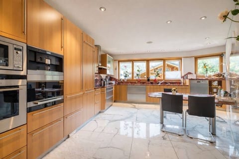 4BR Luxury Penthouse near Interlaken • AC