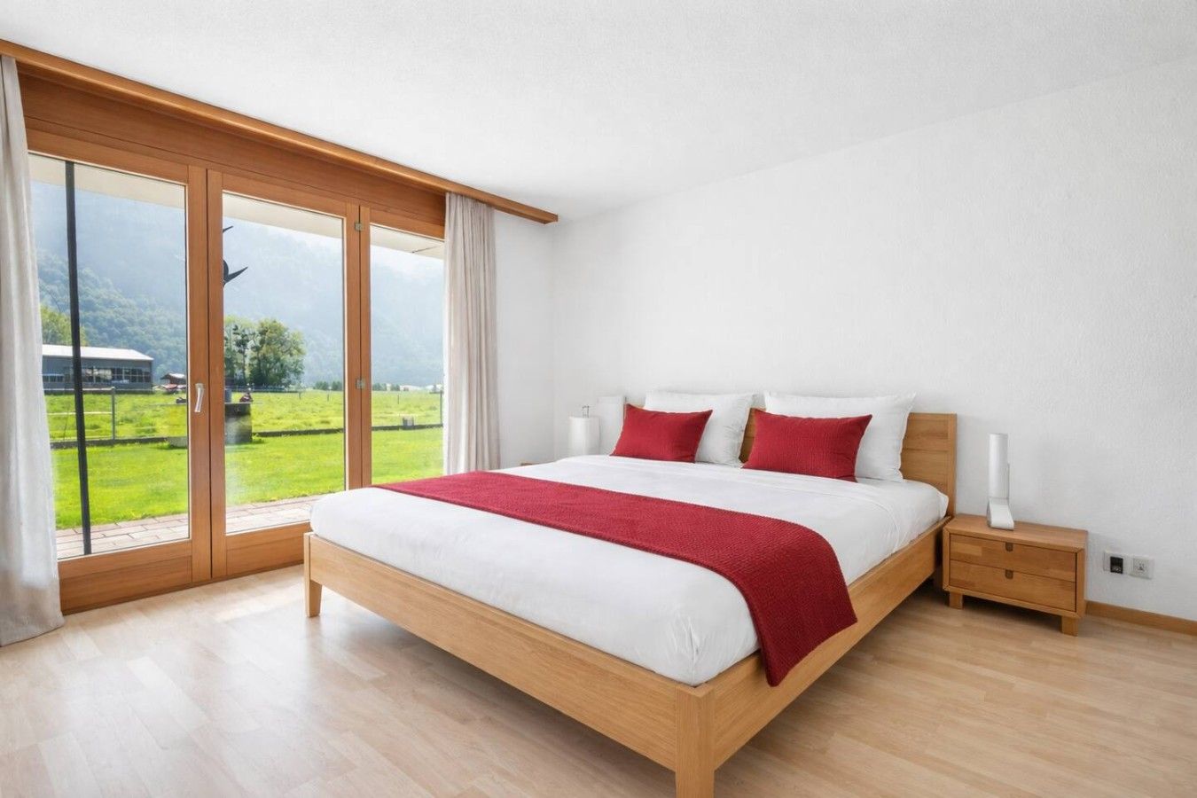 Luxury 4BR Duplex Apt • AC • near Interlaken