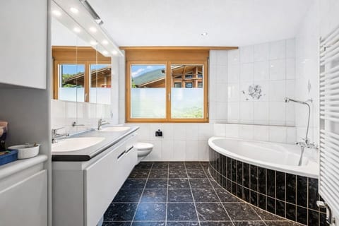 Waterfall 3BR Garden Apt near Interlaken • AC