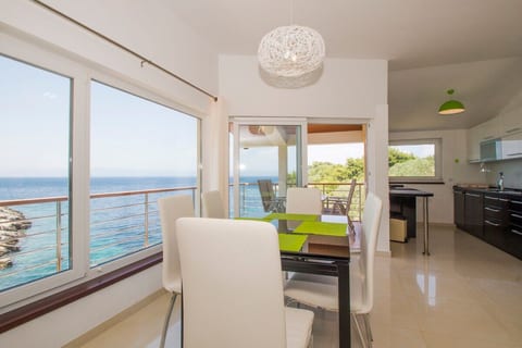 Remote beach house, just above the sea. image 5
