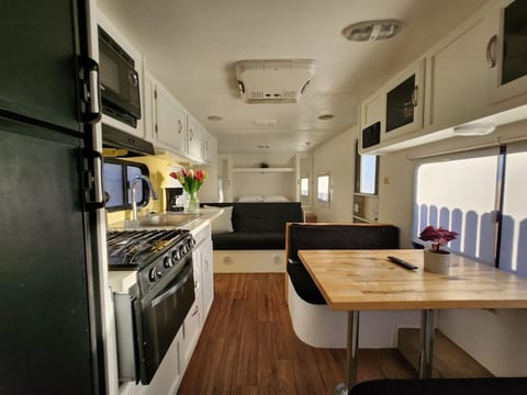 K-Cozy RV in the City with back patio image 1