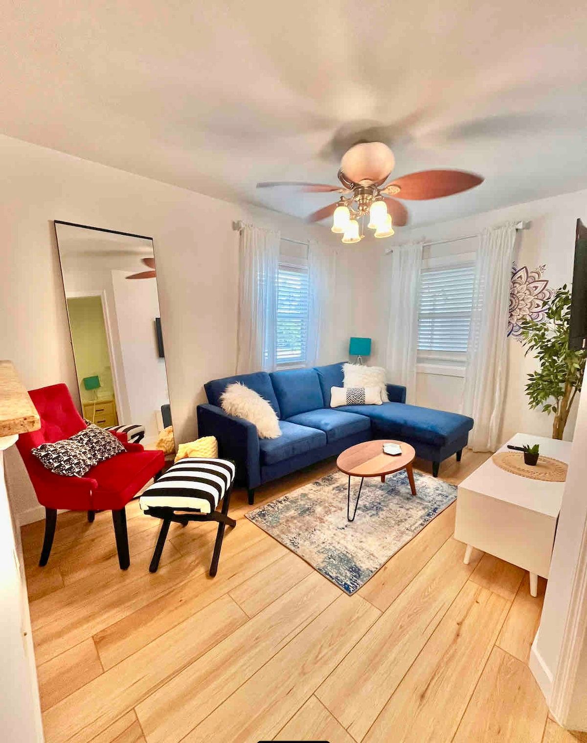 Charming Coastal Retreat 1BR image 1