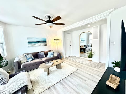 Luxurious Beachside retreat image 5