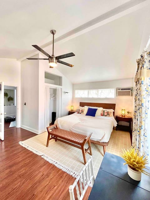 Private Charming 2 bedroom steps from the beach image 4