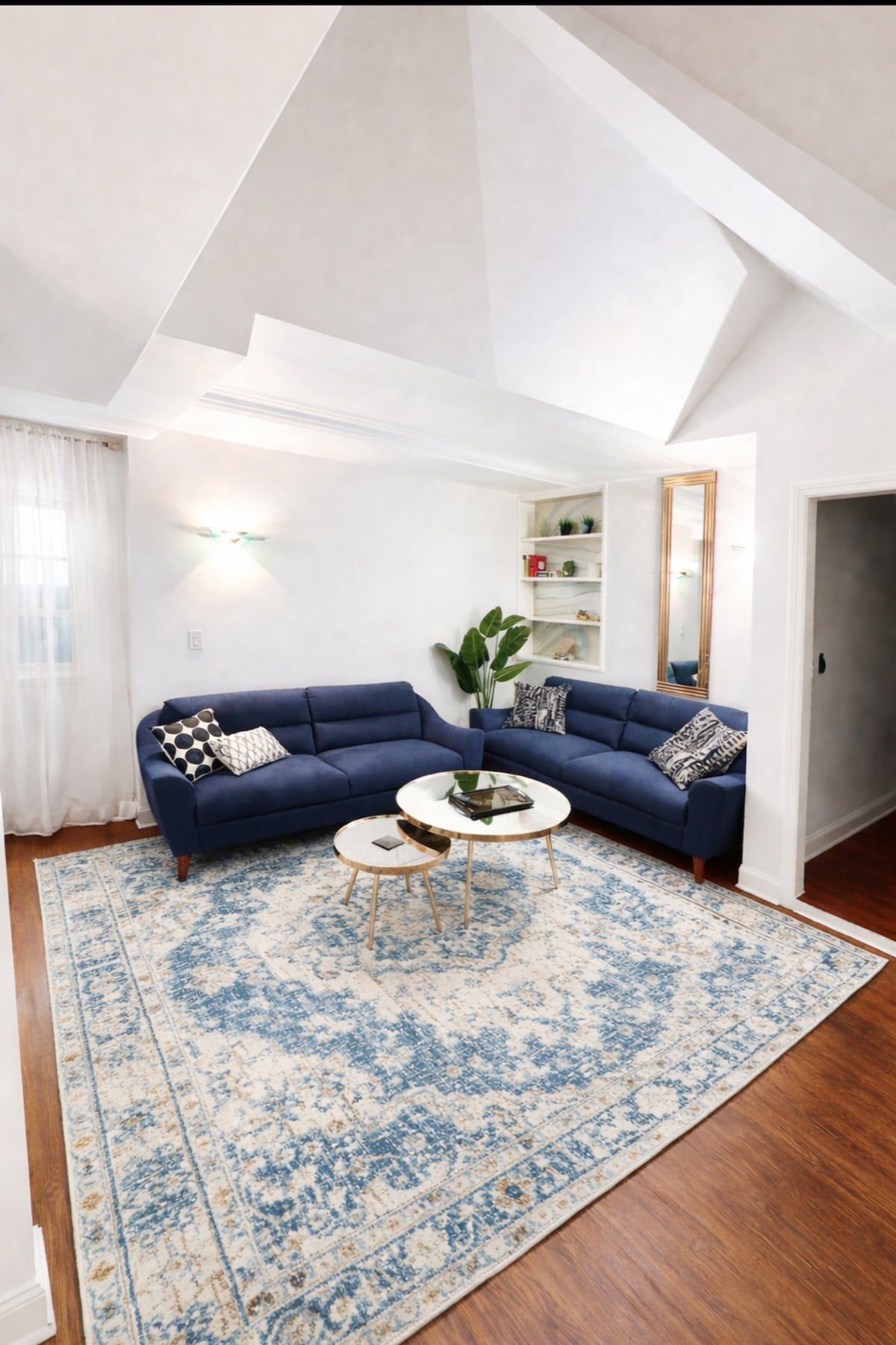 Private Charming 2 bedroom steps from the beach image 1