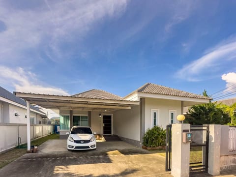 Peaceful 3BR Home • 15 Min to Chiang Mai Old Town