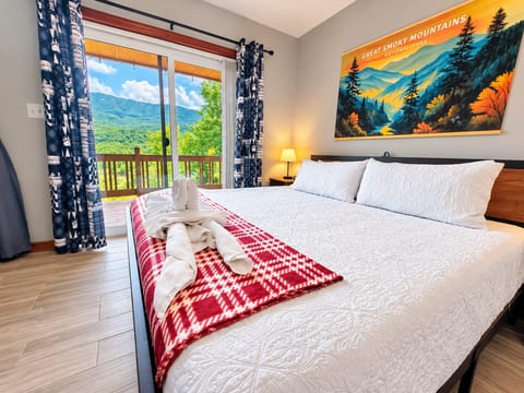 Smoky Mountain Views – 2 King Beds & Game Room