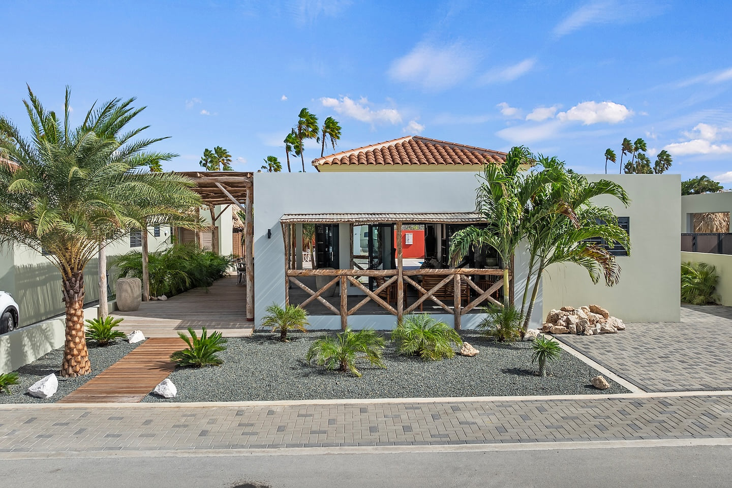 Villa Sunbeam, Mambo Beach
