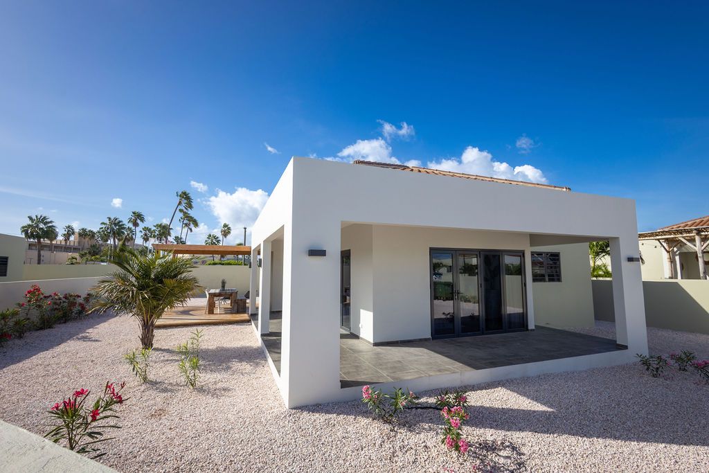 Casa Monrel, Mambo Beach