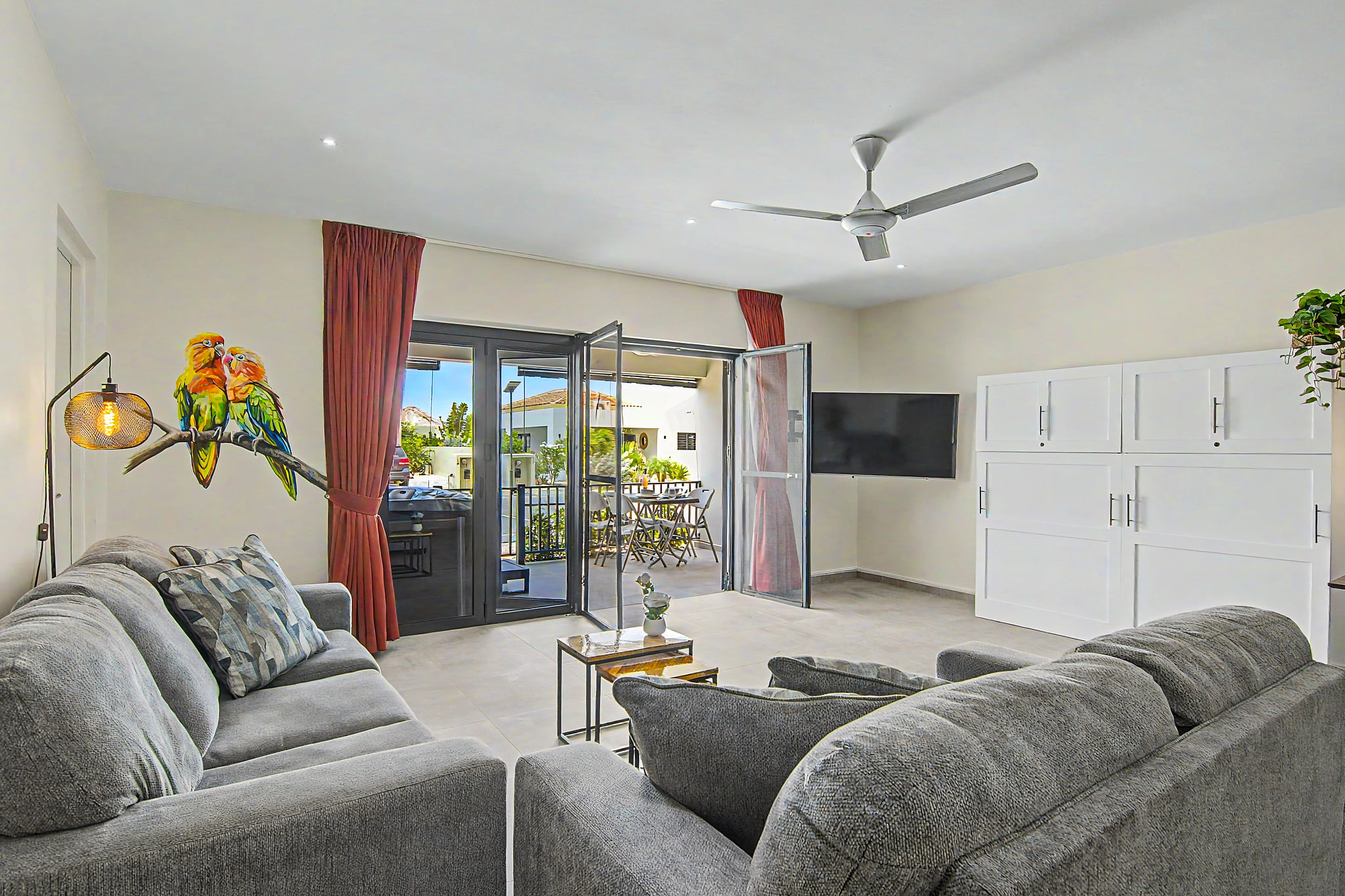 Mambo Stay,  luxury apartment with Hot Tub near Mambo Beach