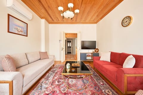 Nostalgic & Comfortable Historical Home!