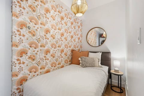 Urban Haven | Downtown | 2 Bedroom | 3 Beds + Park