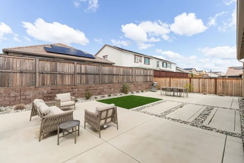 Monthly/Daily Stay: Spacious 4BD for Family & Work image 4