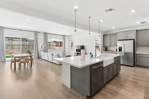 Monthly/Daily Stay: Spacious 4BD for Family & Work image 3
