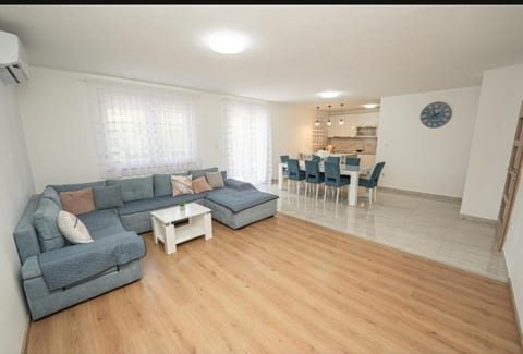 Apartment  Hope - Unit 378811-13