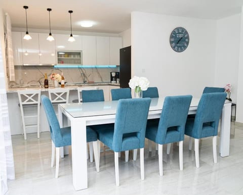 Apartment  Hope - Unit 378811-13