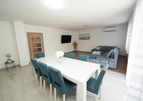 Apartment  Hope - Unit 378811-13