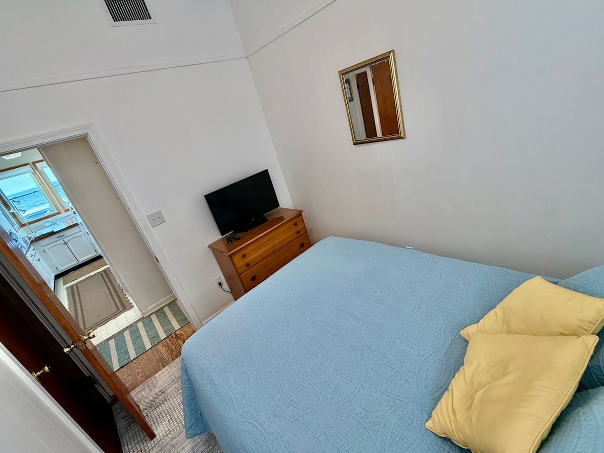 Queen Bedroom 2