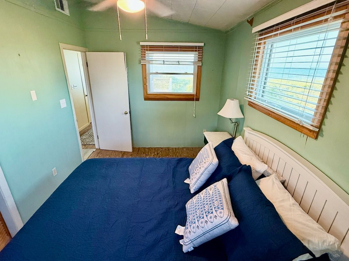 Queen Bedroom 1