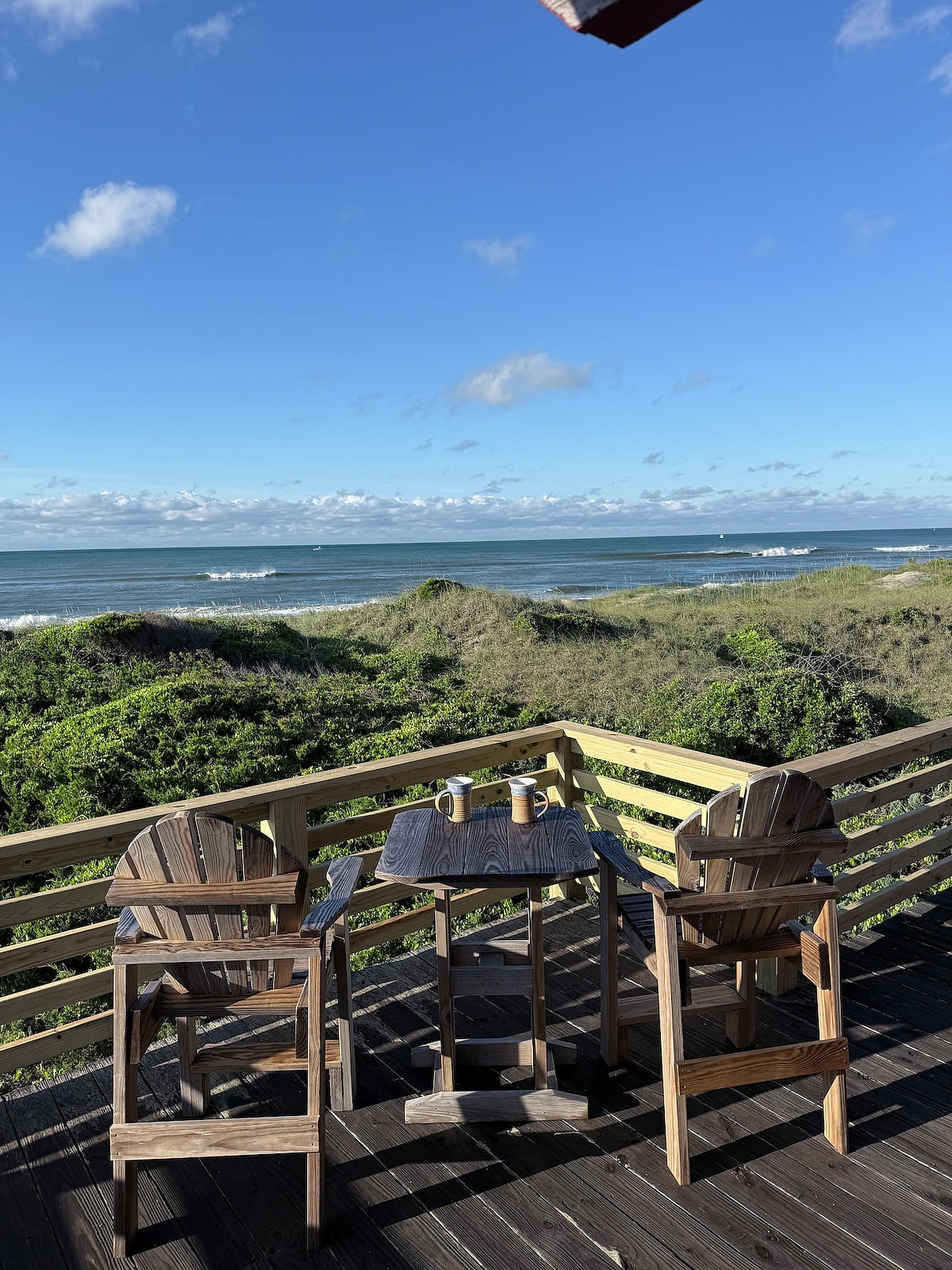 Wind &Waves: Classic Beach front 3 Bedroom, 2 Bath image 6