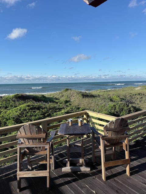 Wind &Waves:Retro Beachfront Surf Shack 3 Bed 2 Ba image 2