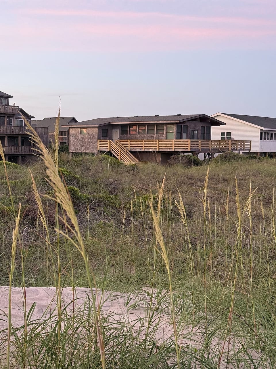 Wind &Waves:Retro Beachfront Surf Shack 3 Bed 2 Ba image 1