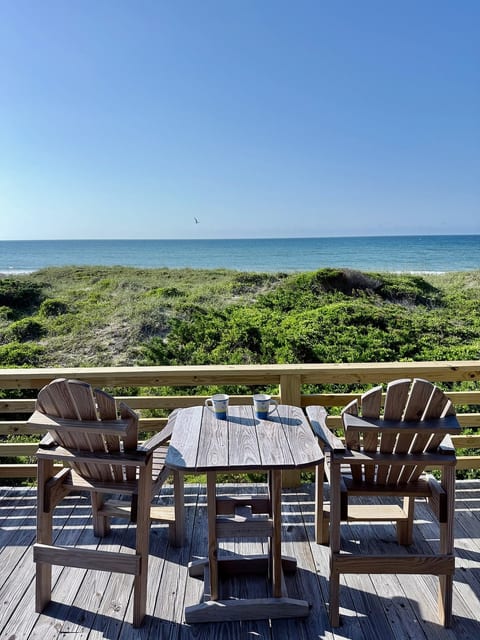 Wind &Waves:Retro Beachfront Surf Shack 3 Bed 2 Ba image 4