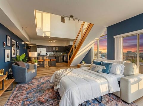 Modern 1BR Penthouse | Heart of CLE Views