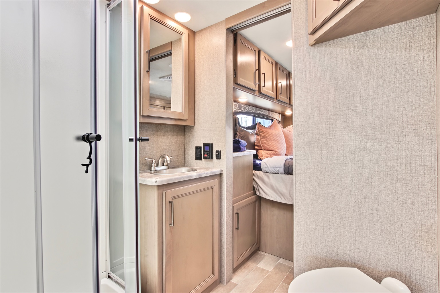 2021-luxury-thor-chateau-(bunk-beds)/