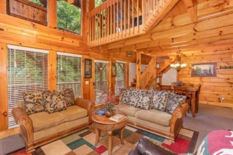 "Smokey Max Cabin", 2 bed 2 bath 8 people sleeping
